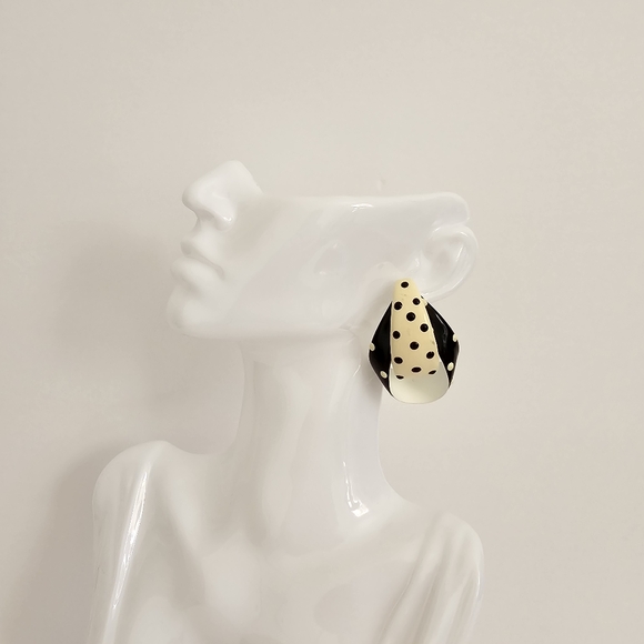 Maximalist Black & white polka dot metal lightweight Vintage Statement earrings - Picture 1 of 4
